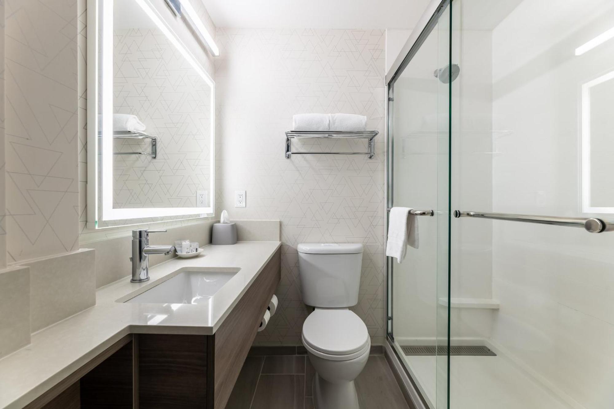 Express Nuys By Ihg Hotel
