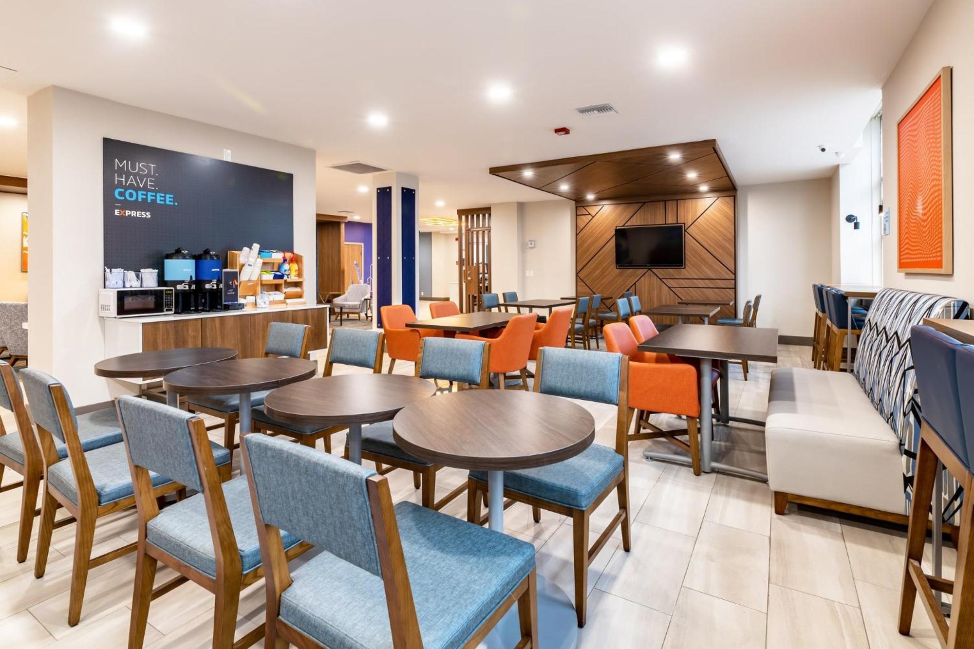 Express Nuys By Ihg 2*