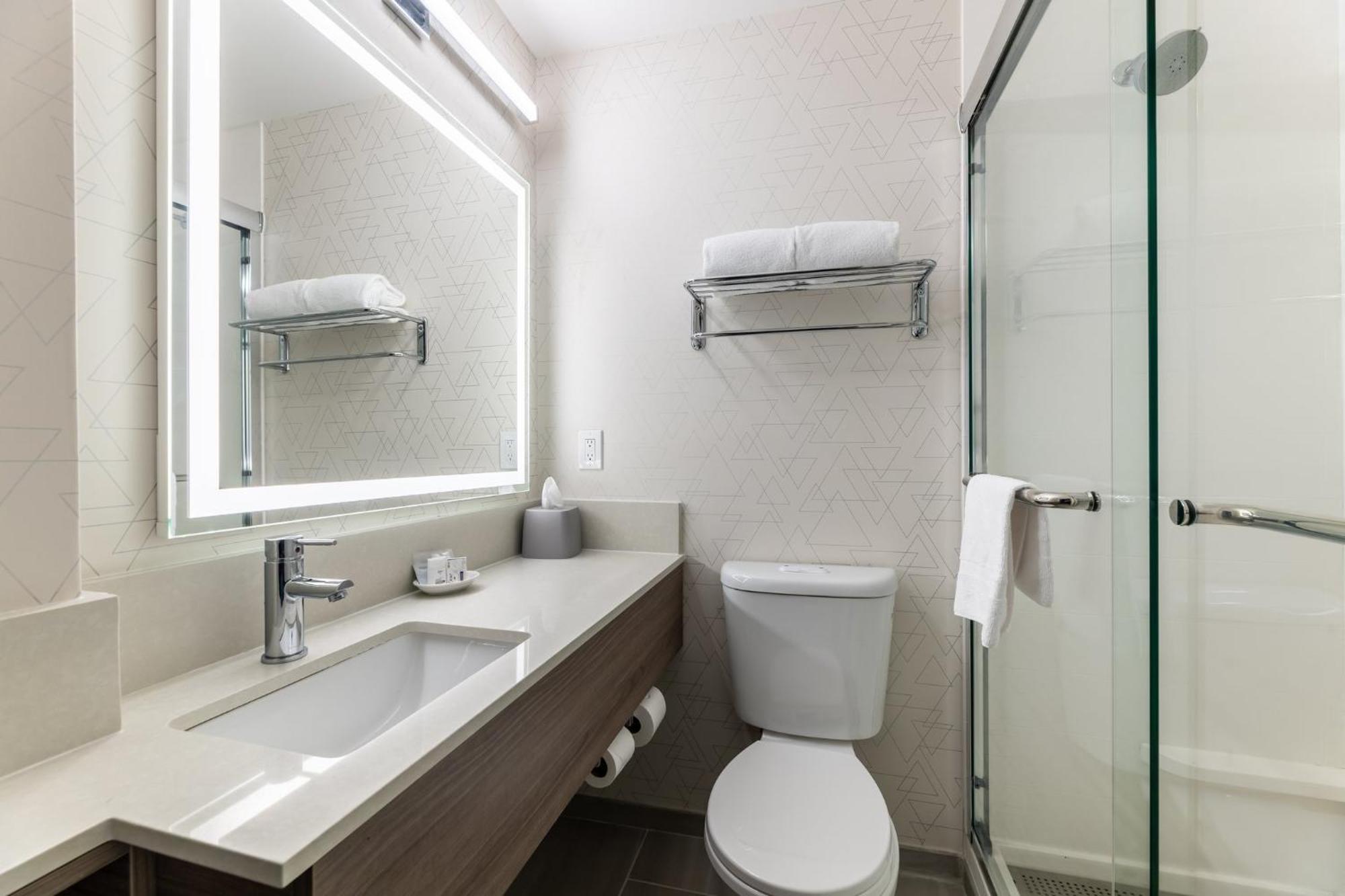 Express Nuys By Ihg Hotel Los Angeles