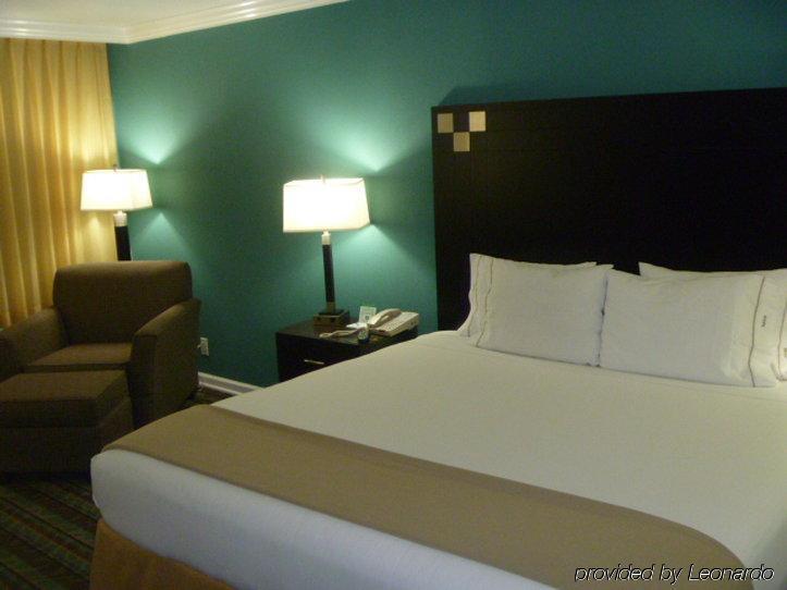 Hotel Express Nuys By Ihg 2*