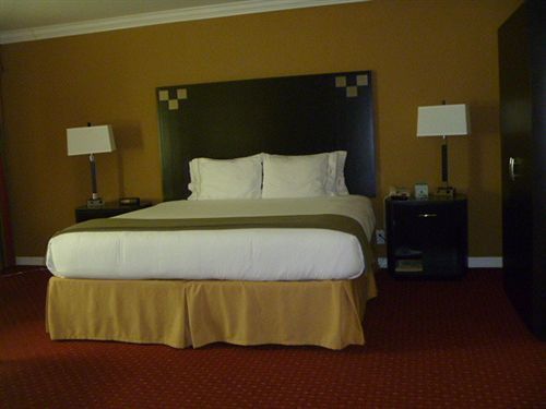 Express Nuys By Ihg Hotel