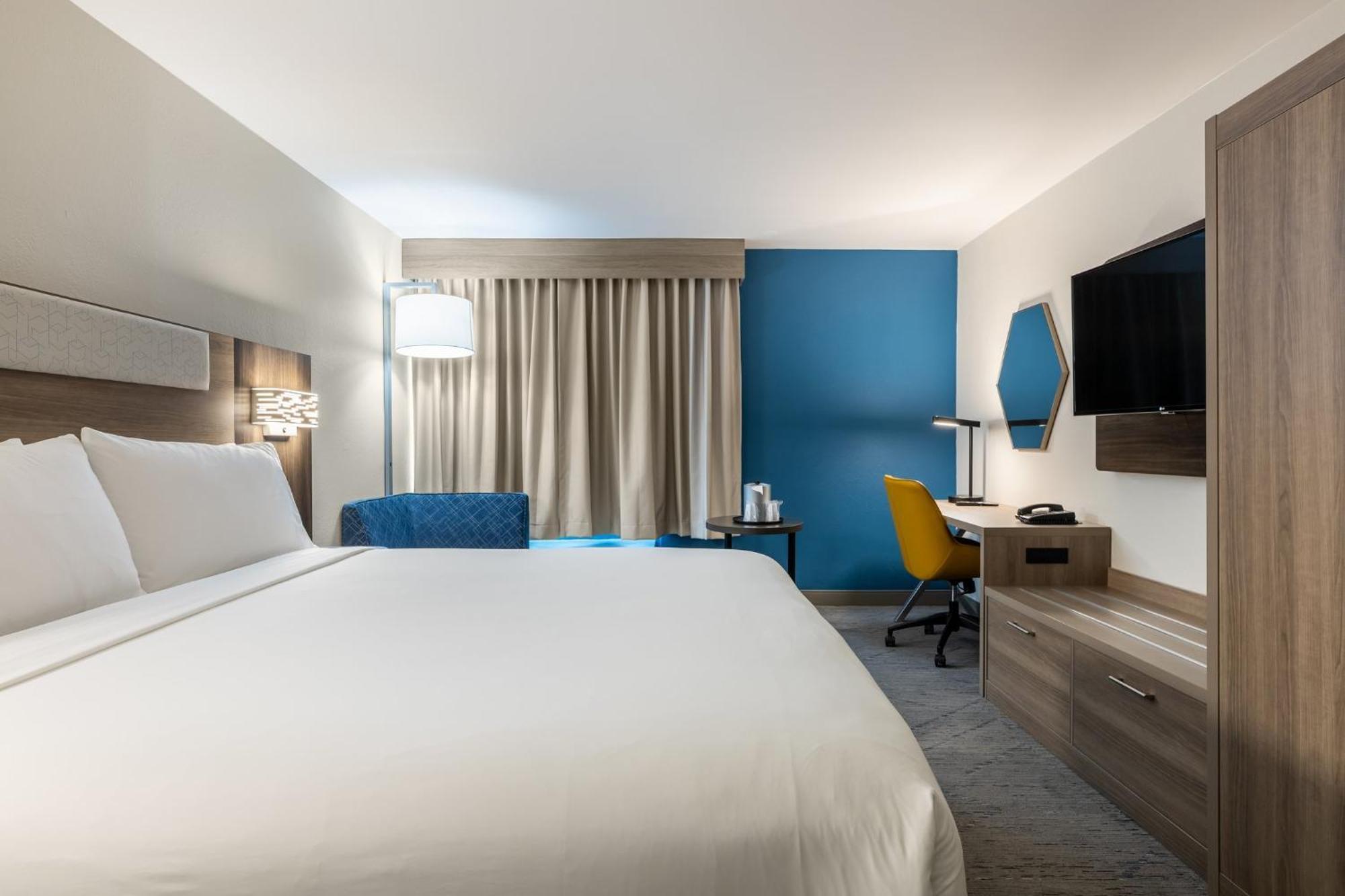 Express Nuys By Ihg 2*