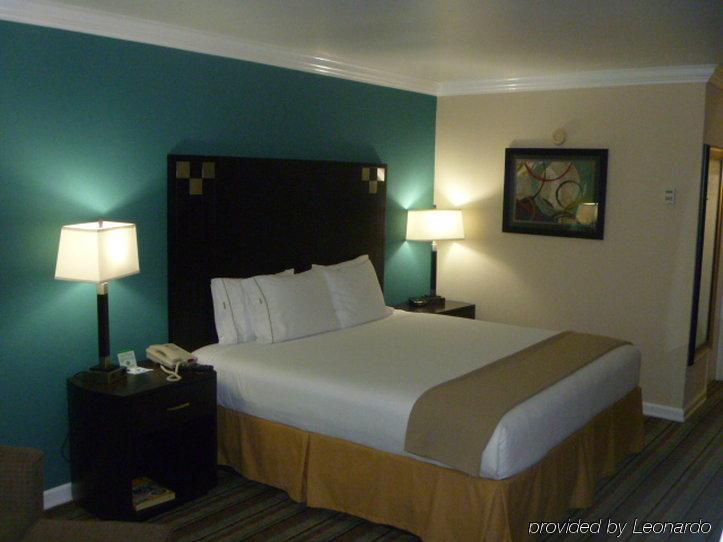 Express Nuys By Ihg